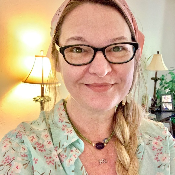 Meet your Posher, Divya Love Wise - Picture 1 of 6